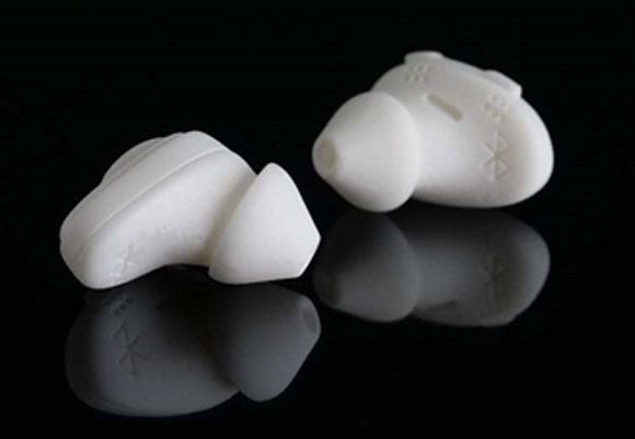 XJet showcases zirconia earpieces and signs new customer at Formnext 2019