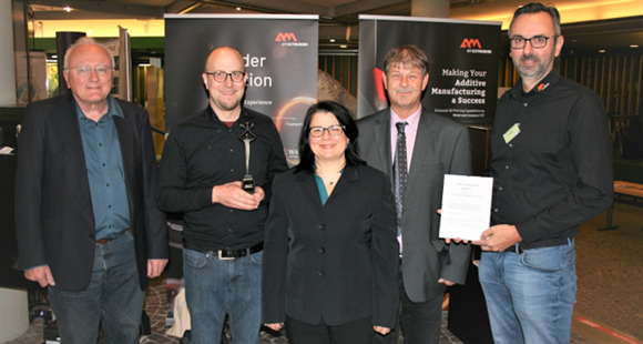 Presentation of the award to Dr Aljoscha Roch (2nd left) and Sven Halank (right) of AM Extrusion by Holger Davin, Dr Evelyne Gonia and Dr Georg Schlieper (Courtesy Fachmetall Award Committee)