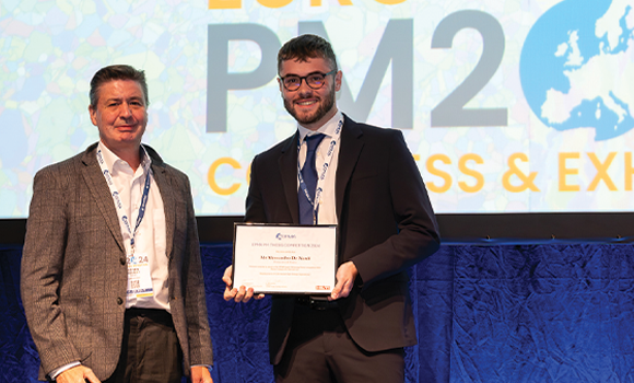 Dr Steven Moseley, EPMA Vice-President and Chief Scientist (Hard Materials) at Hilti AG (left) announcing Alessandro De Nardi as the winner in the EPMA’s 2024 Thesis Competition Masters Category (Courtesy EPMA)
