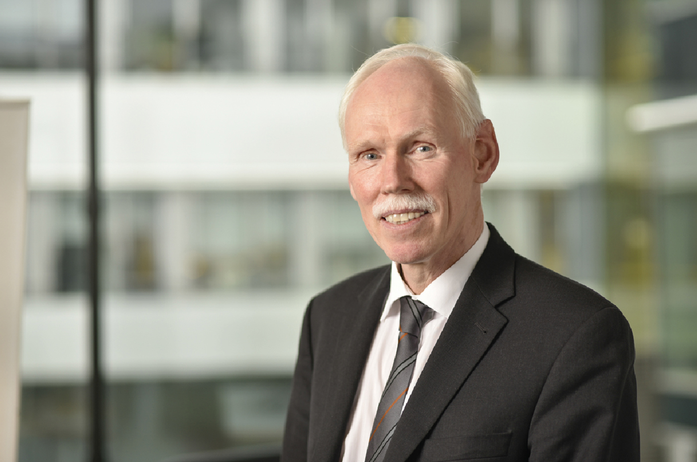Fig. 1 Prof Dr Frank Petzoldt