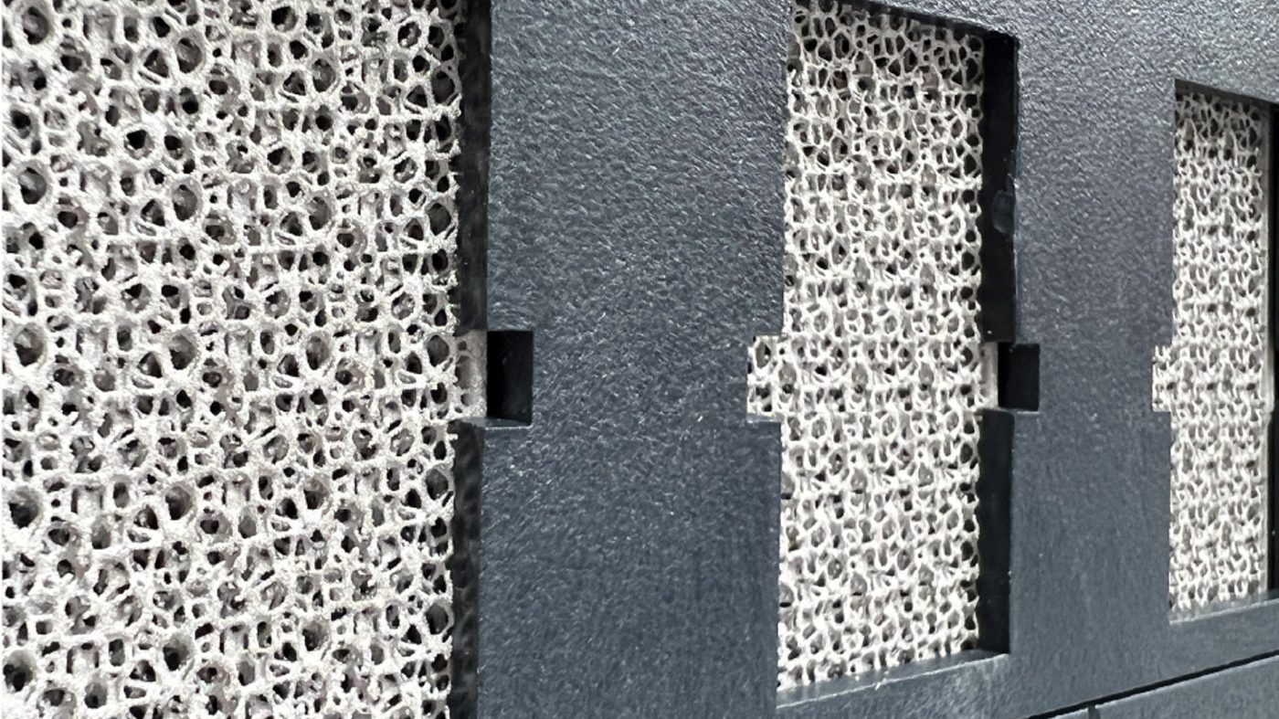 Fig. 14 Detail of the complex structure of the Schneider Electric filters produced by GKN Additive (Forecast 3D) (Photo PIM International magazine)