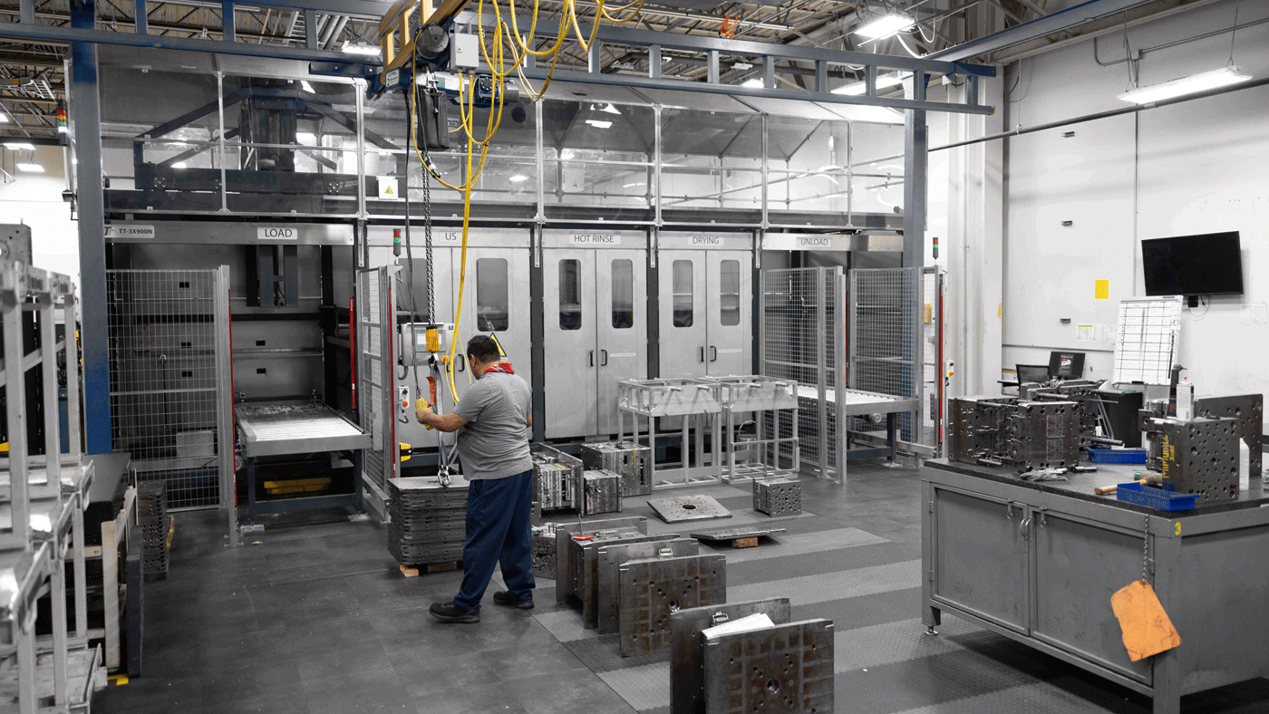 Fig. 4 The automated cleaning of injection moulding tooling (Courtesy INDO-MIM)