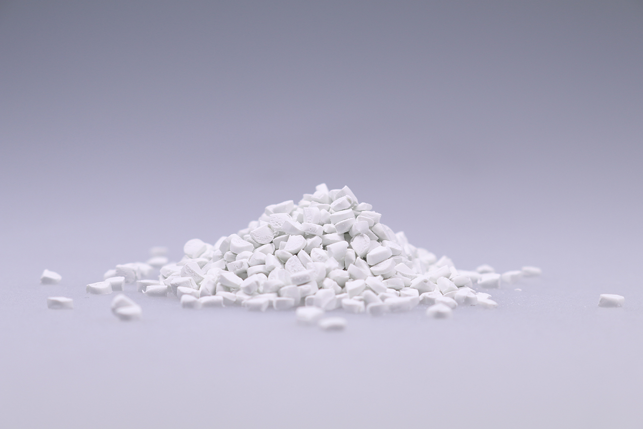 Extending the limits of Ceramic Injection Moulding: Thick-section processing with water-extractable binder